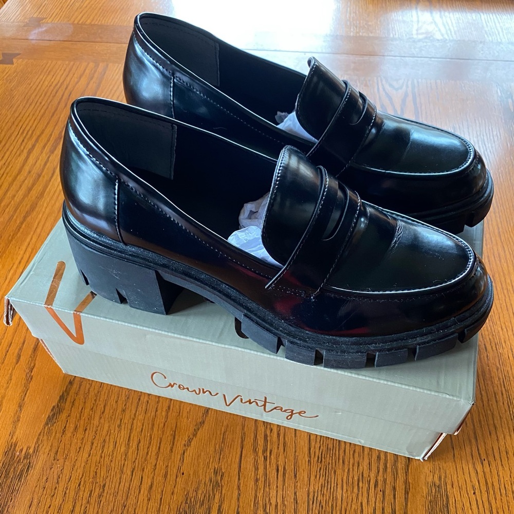 Crown Vintage Black Chunky Loafers 9 Sage